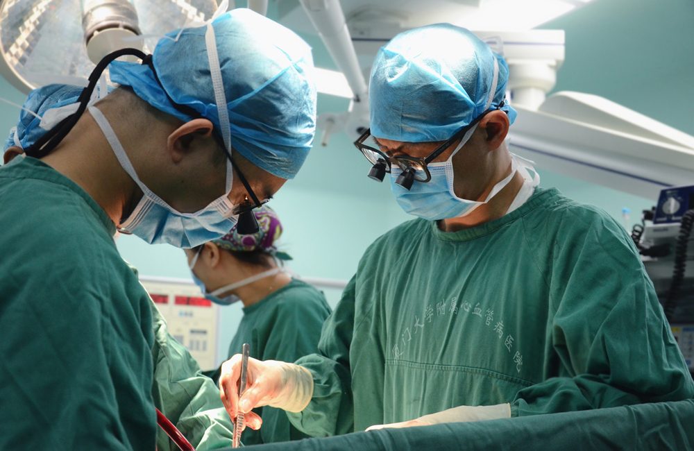 1509693916197036750.jpg 右一为胡教授_副本.jpg